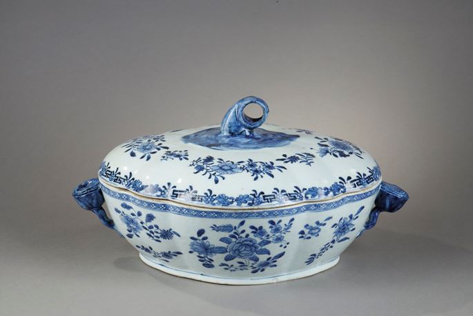 Tureen and its cover in blue white porcelain from a European orfevrerie model - flowers shaped handles | MasterArt